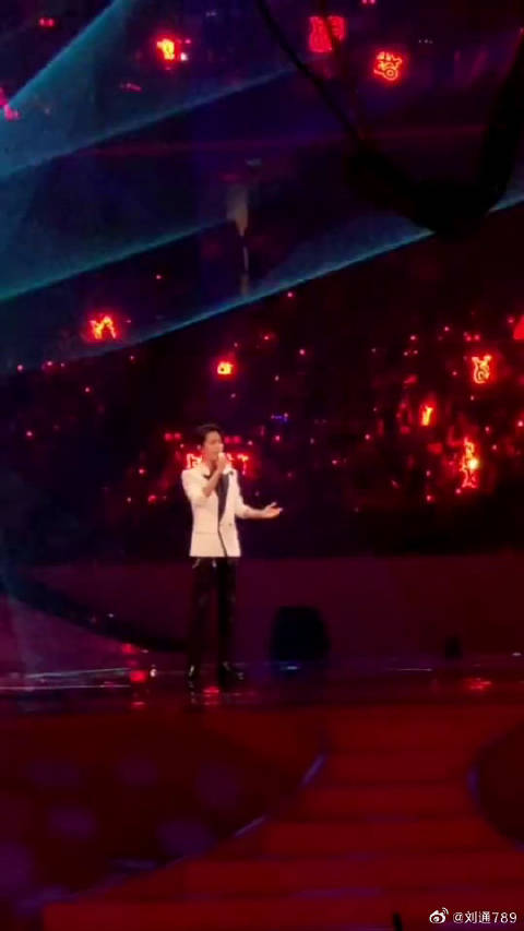 肖战四种笑 邓紫棋稳 用Reno2看看今晚超稳的vocal们！