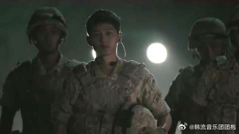 特战队的直升机抵达了现场，暮烟在人群中看到了时镇