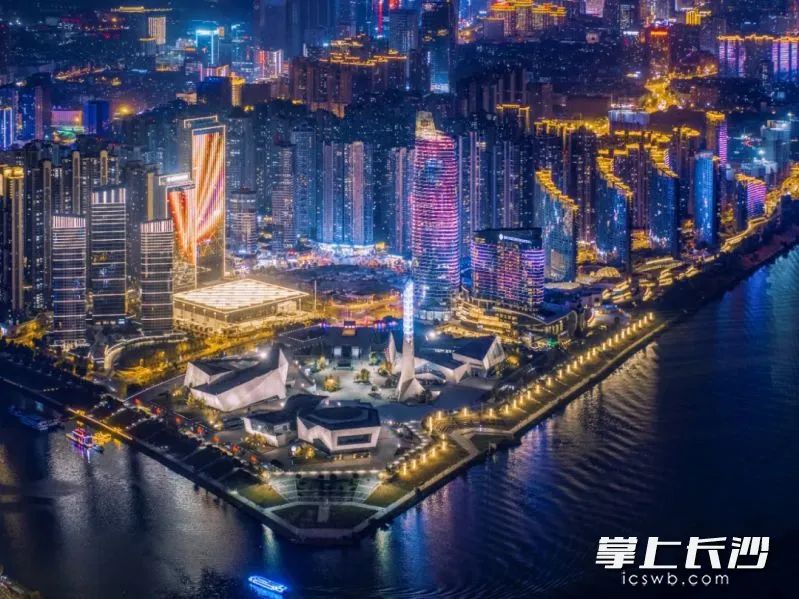 长沙北辰三角洲大悦城坐拥湘江与浏阳河交汇处的稀缺景观,紧邻长沙文化地标“三馆一厅”,区位优势显著。资料图片
