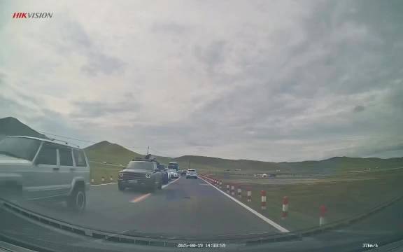 视频车运气太好了，后面没车......车里还装了海康摄像头