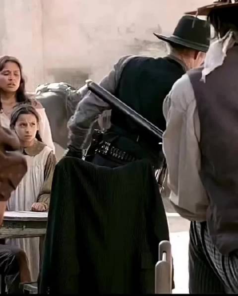 躲在墙后也被一q打中 西部世界