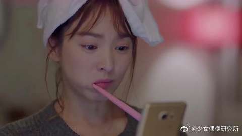 暮烟每天数着日子，不断地给时镇发短信，盼望着他能快点回来