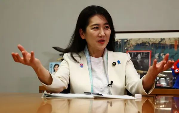 日本参议员松川瑠衣