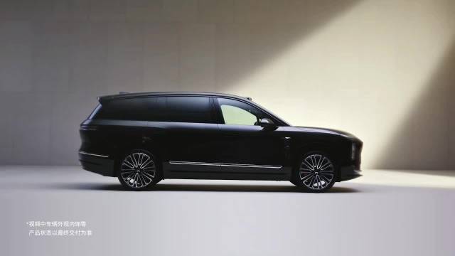 蔚来发布全新ES8，范志毅车内体验大屏观赛