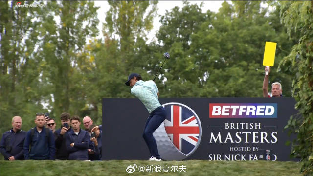 DP World巡回赛-英国大师赛第一轮 马可-彭奇一号木下杆击球慢放欣赏