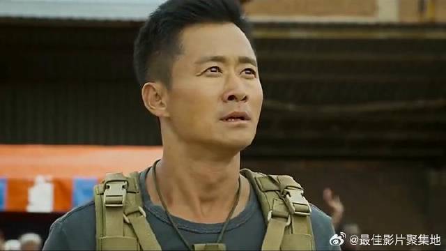 冷锋这也太有男友力了，直接将女主扛起就跑，帅气