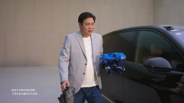 蔚来ES8三排空间秒变移动衣帽间，范志毅实测私密性超球员更衣室