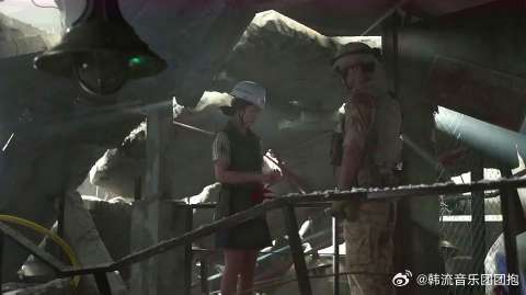 暮烟无法做出抉择，在时镇的安慰下，她选择了男子