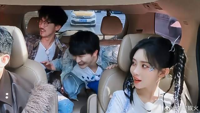 孟子义周深唱《黄昏》 忘词的样子太真实，笑疯周传雄