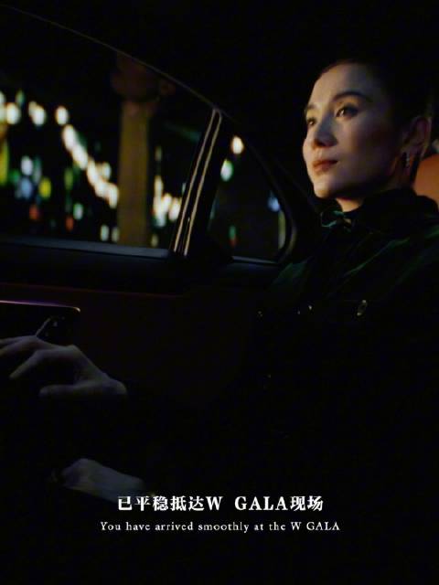 宋佳W盛典短片致敬007名场面,跨时空演绎无畏魄力