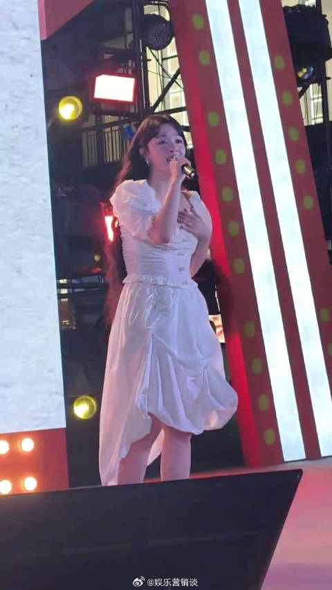 李莎旻子台上台下两头宠，音乐会玩嗨还不忘宠粉，合肥这趟追星值爆了！