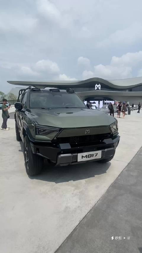 猛士M817上市31.99万起，刚硬车身换和蔼造型
