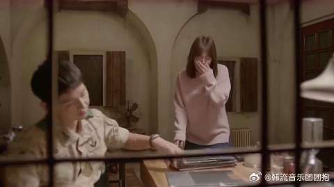 暮烟在时镇面前装病，被一眼看穿，不料她竟和时镇主动告白了