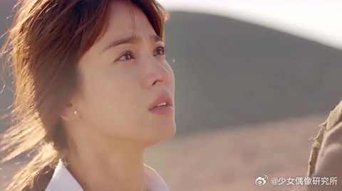 暮烟不敢相信自己的眼睛，她终于又见到了时镇，两人紧紧抱在一起