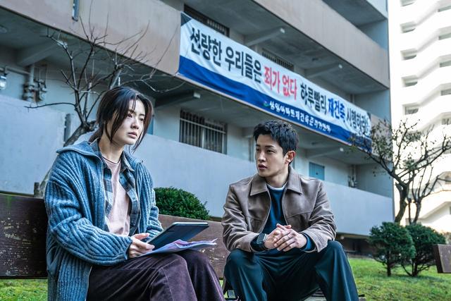 曾演出《太阳的后裔》 金珉锡合作李先彬竟被赞：身体非常灵活