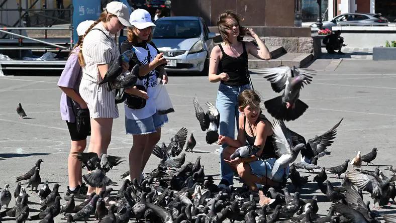 西方左翼告诉我们，念经念不死资本主义