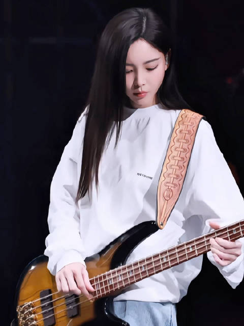 于文文《冷雨夜》贝斯Solo