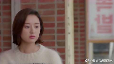 女子约暮烟喝酒，并送她离别礼物，不料竟是柳大尉的“战友”