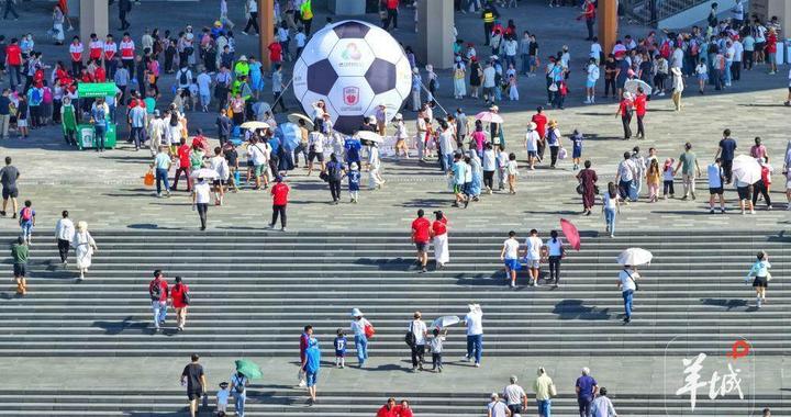广东“省超”开波！2.5万球迷狂欢观球，苏炳添范志毅惊喜现身