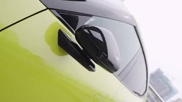 小鹏P7全球首发冰雪AES功能，纯视觉方案实现智能驾驶