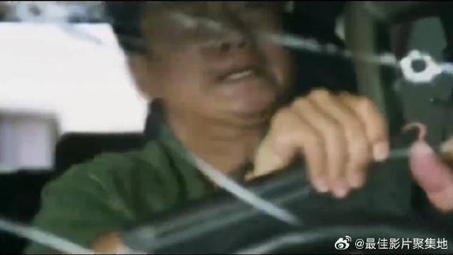 雇佣兵两面夹击，吴京三人艰难击退！