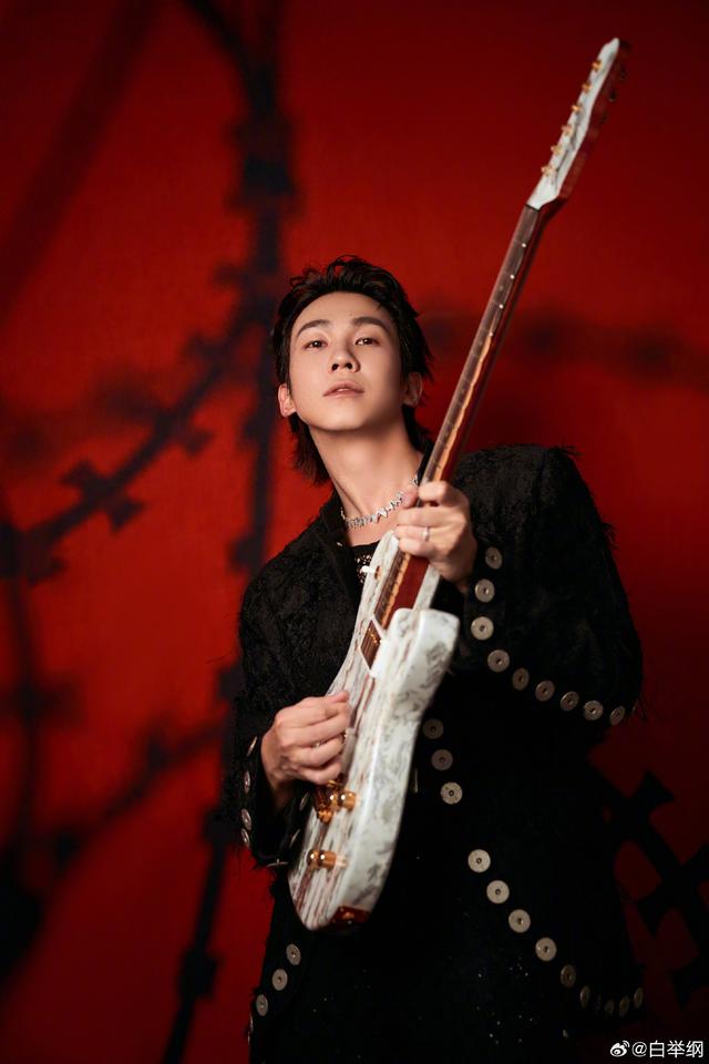歌手白举纲。图片来源：白举纲微博
