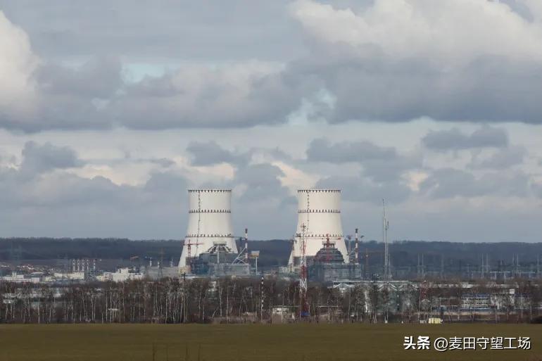 准备同归于尽？乌克兰为庆祝独立日亮出王炸底牌，俄核电站又被炸