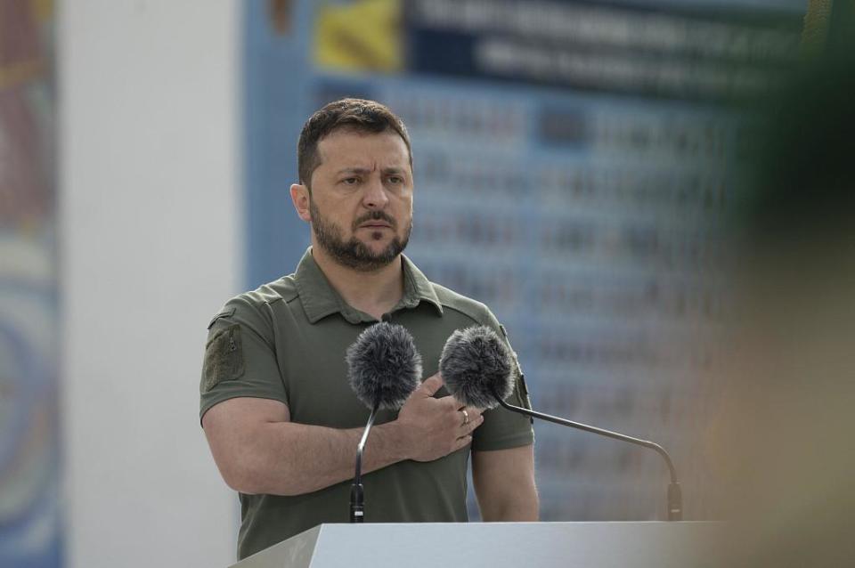 独立日陷战争阴影，乌克兰年轻人仍坚守希望，泽连斯基却难掩焦虑