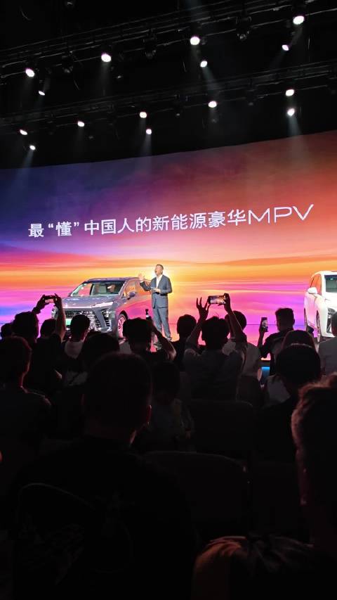 全新GL8陆尊上市，三款车型33.99万起，综合续航1450km