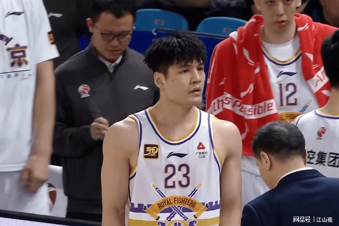 广东队350万年薪签陈国豪送王少杰加高额转会费，值不值？