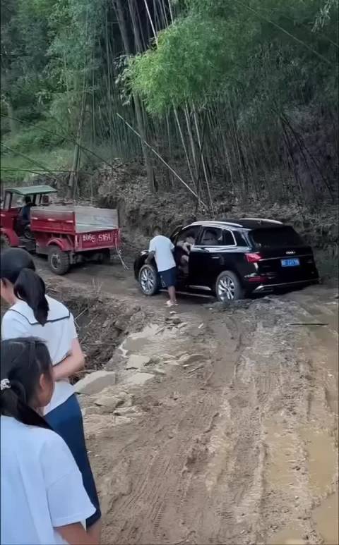 拖拉机救奥迪，中网上挂钩子