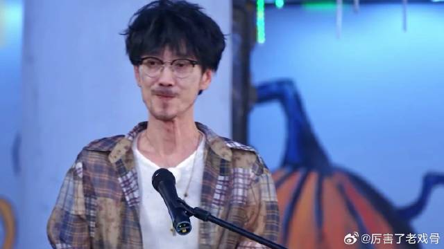 一世英名毁于一旦 周传雄接唱《死里都要爱》，跑调拉都拉不回来