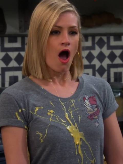 破产姐妹再起争执，经典美剧引回忆