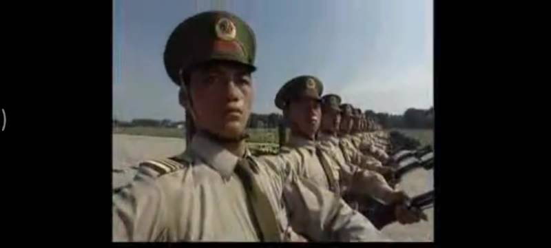 99年阅兵训练现场直击，士兵苦练队列整齐划一
