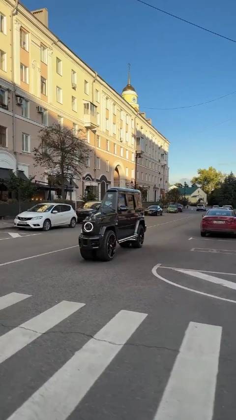 这是啥？痞老板的座驾跑路上来了