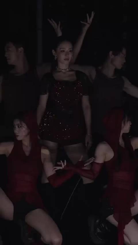 被吉娜《热爱》中文rap硬控了，舞台超级带感，满满的治愈力量！