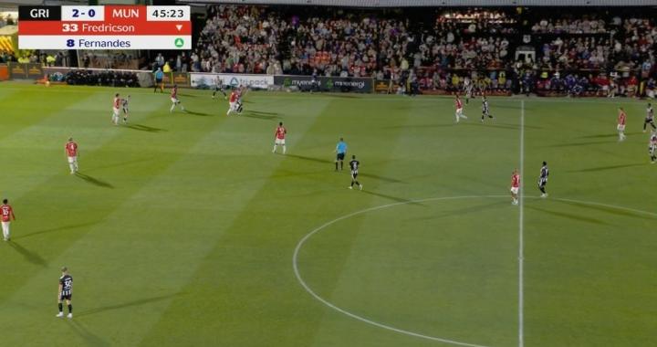 要拼了！曼联半场换人，德里赫特、B费、姆伯莫登场