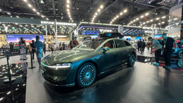 史上最美华为旅行车？ 成都车展实拍享界S9T