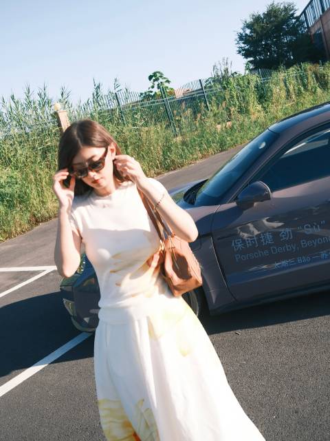 保时捷Taycan环太湖自驾，普罗旺斯紫车身成风景