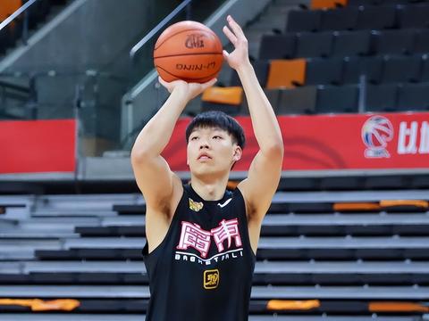 广东胜美国球队！徐杰暴走，张文逸杜润旺打满下半场，张昊难终结