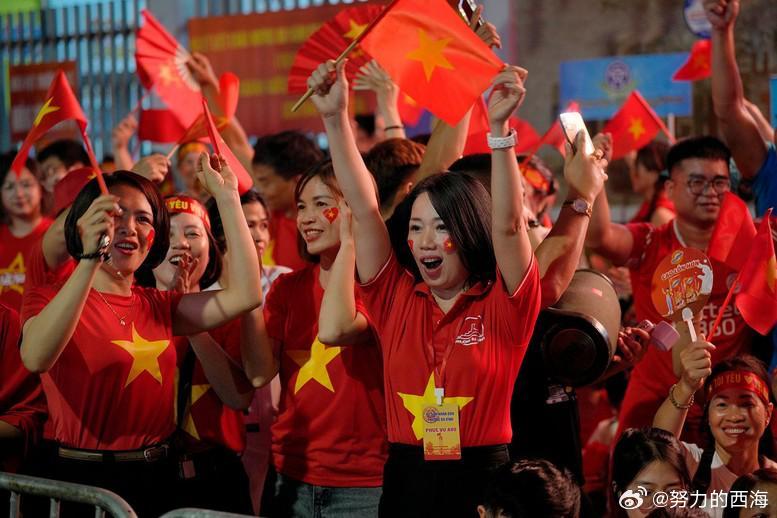 越南独立日向1亿公民每人发放10万越南盾