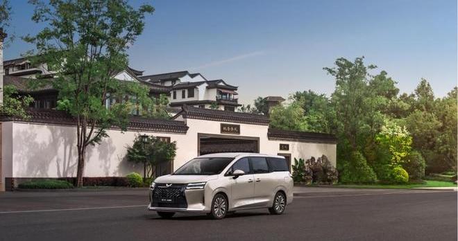 五菱三动力MPV星光730，实车亮相2025成都国际车展