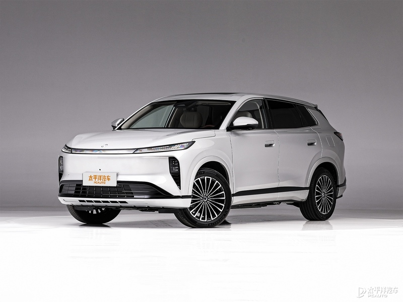 2025成都车展：东风风神L8上市 限时售11.99万起 紧凑型插混SUV