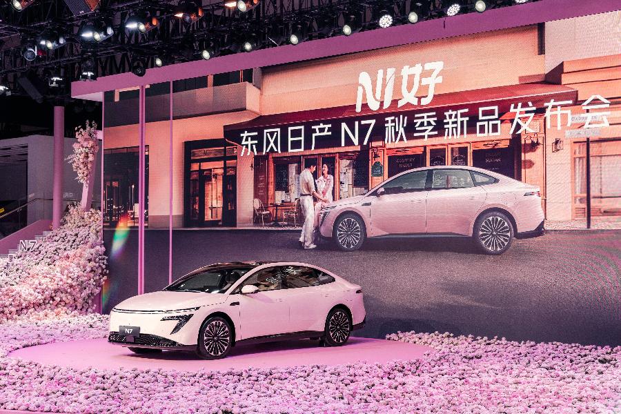 成都车展 | 东风日产N7推“玫瑰摩卡”新内饰，单月交付将破万成合资纯电标杆