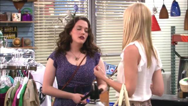 破产姐妹经典美剧引共鸣，吐槽与成长并存