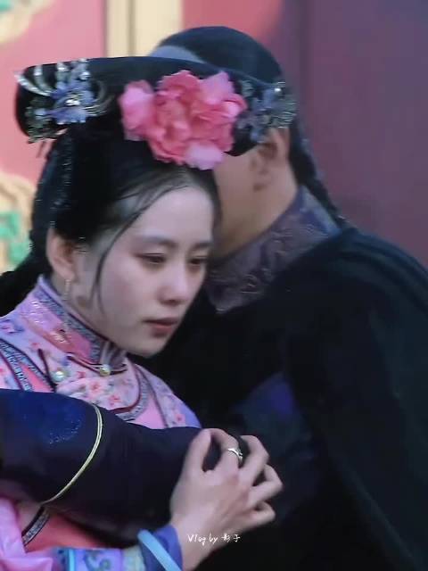 十四跪拜殿前送食若曦，步步惊心林更新刘诗诗演绎