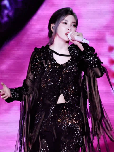 于文文拾光巡回演唱会南京站《奉陪》