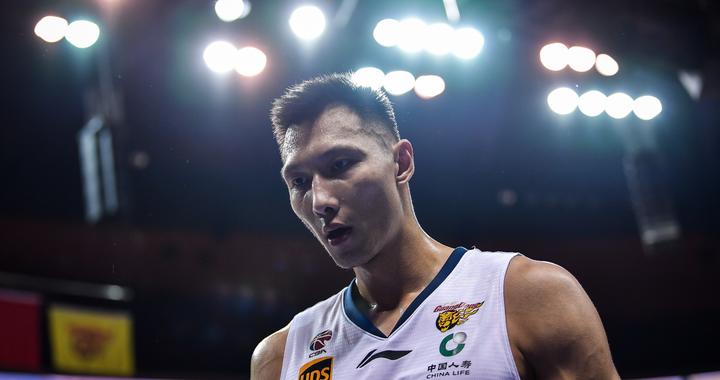 2年前的今天：易建联在个人社媒宣布退役 结束自己21年篮球生涯