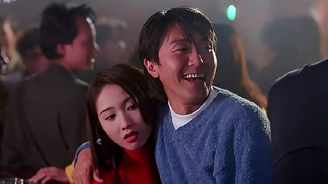 星爷在酒吧狂撒钱，却引起黑社会不爽，一轮就上百万