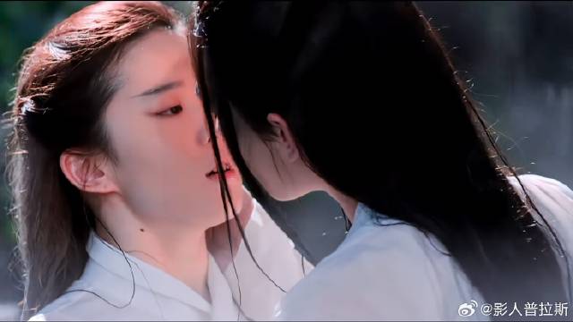 夜华白浅温泉甜蜜亲吻，下秒回天宫完婚